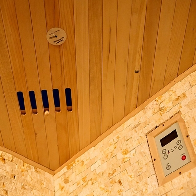 Pure Canadian Hemlock / Red Cedar Corner ซาวน่าห้องอบไอน้ำ 6KW 220V พร้อมห้องเกลือหิน